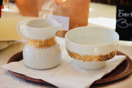 Milch und Zuckerset Weiss mit Goldkranz
